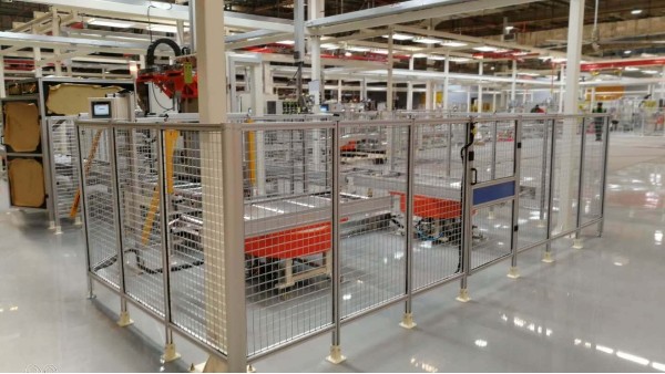 鋁型材圍欄如何10年不褪色？關(guān)鍵在表面處理工藝