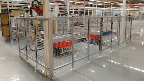 鋁型材車間隔離護(hù)欄用在工業(yè)上的優(yōu)點-澳宏鋁業(yè)